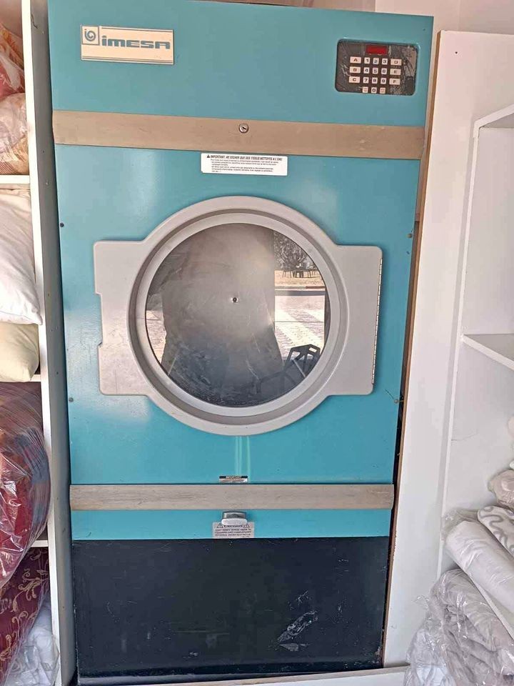 A vendre un sèche linge professionnel