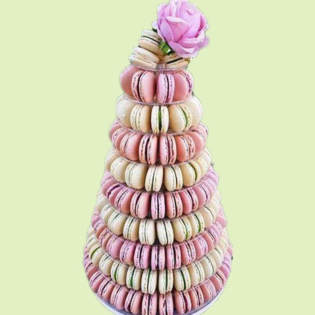 Pyramide de Macarons : Une Explosion de Saveurs en Hauteur