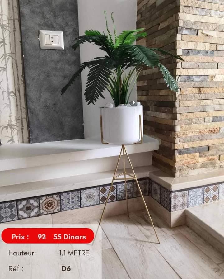 plante artificiel avec un pot en ceramique